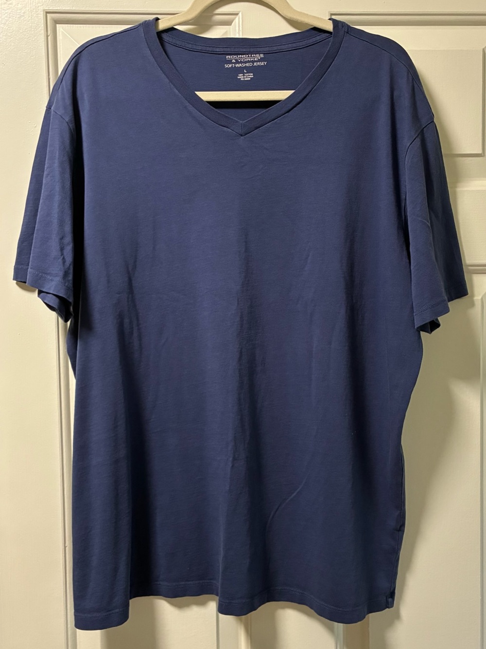 Roundtree & Yorke Men's Navy V-Neck Short Sleeve Tee
